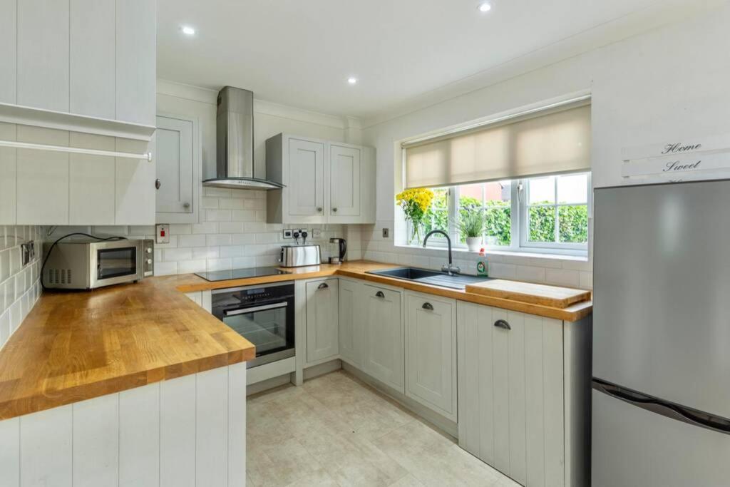 A Cheerful Three Bedroom House In Leafy Lytham Lytham St Annes Zewnętrze zdjęcie