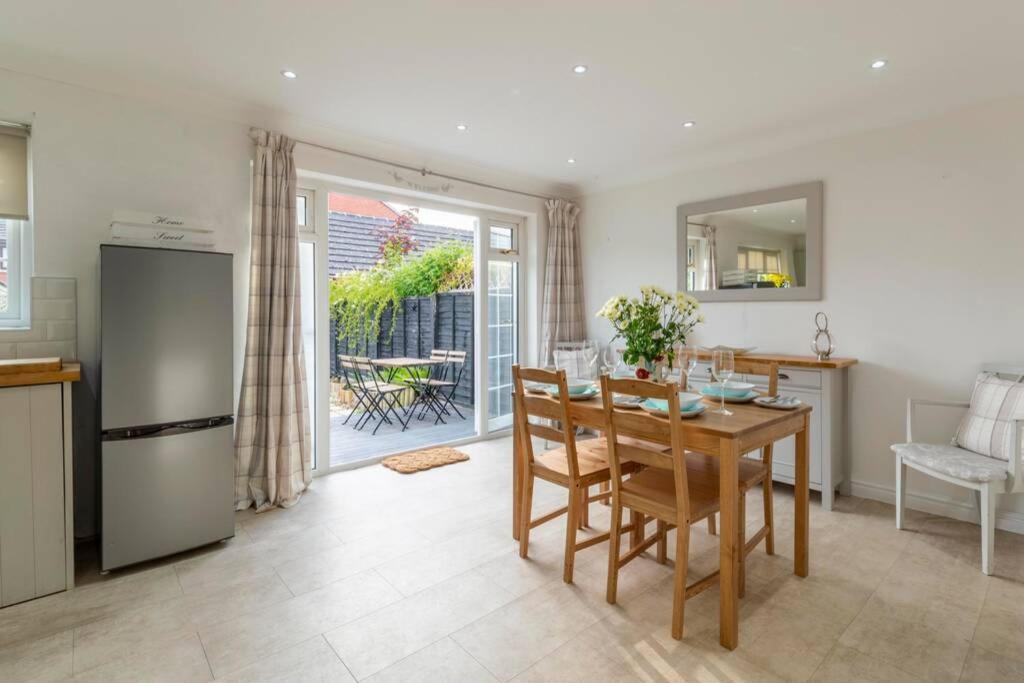 A Cheerful Three Bedroom House In Leafy Lytham Lytham St Annes Zewnętrze zdjęcie